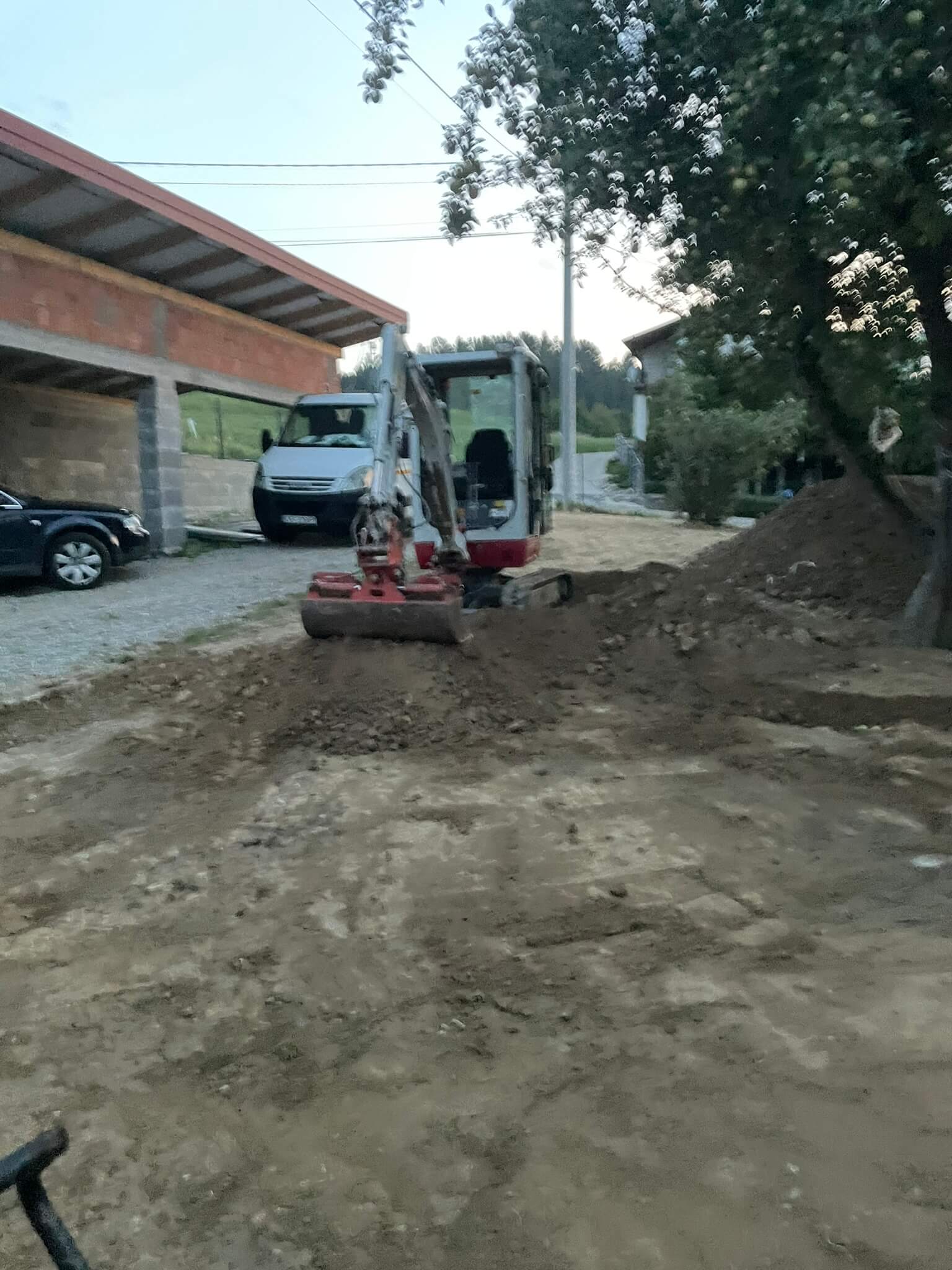 Usługi minikoparką nawojowa