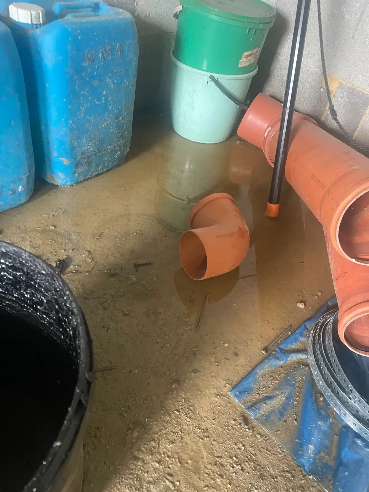 Woda w piwnicy z powodu nieskutecznego odwodnienia