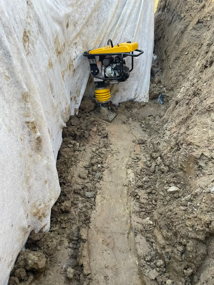 Odwodnienie starego domu z piwnicą Kraków - wykop przy fundamentach