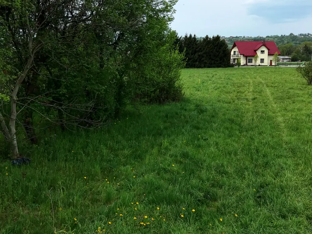 Teren przed budową drogi dojazdowej z kruszywa Teren przed budową drogi z kruszywa - RentBud Małopolska