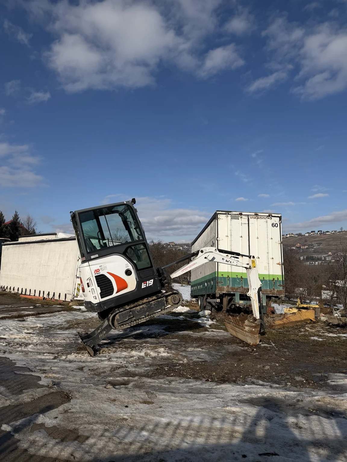 Minikoparka Bobcat E19 Long na wynajem bez operatora