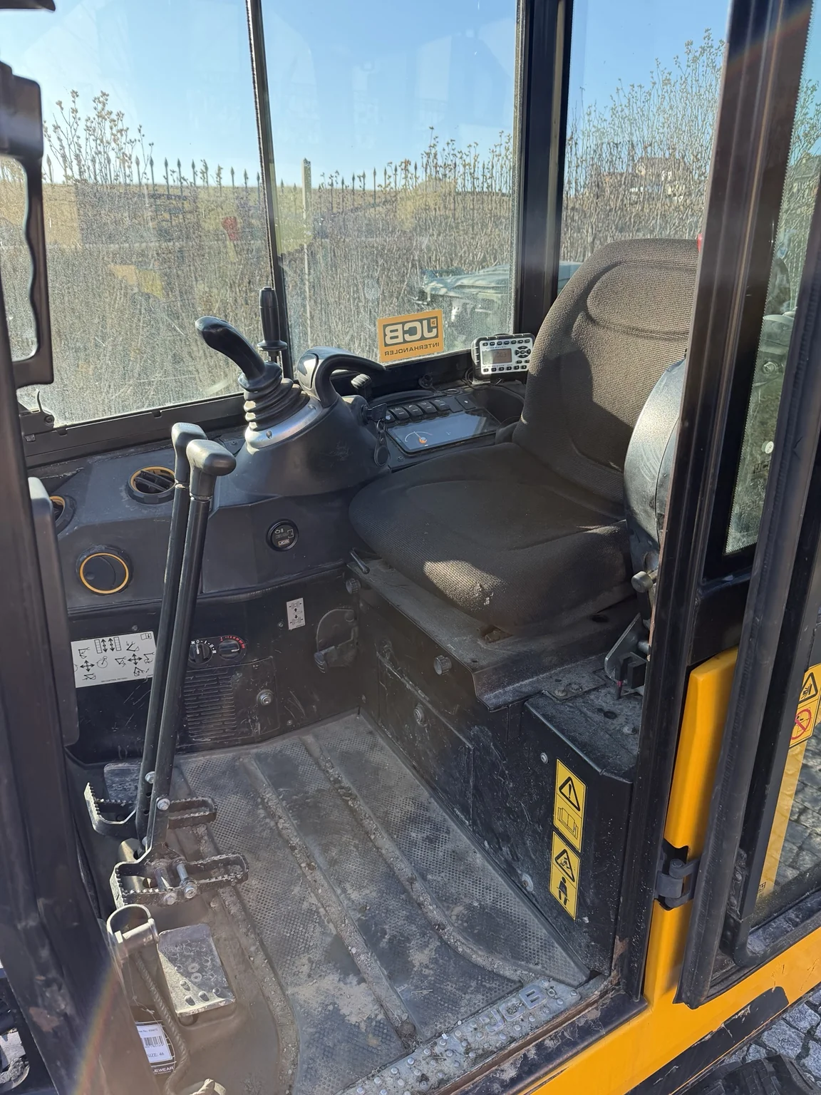 Kabina minikoparki JCB 19C-1 do wynajęcia